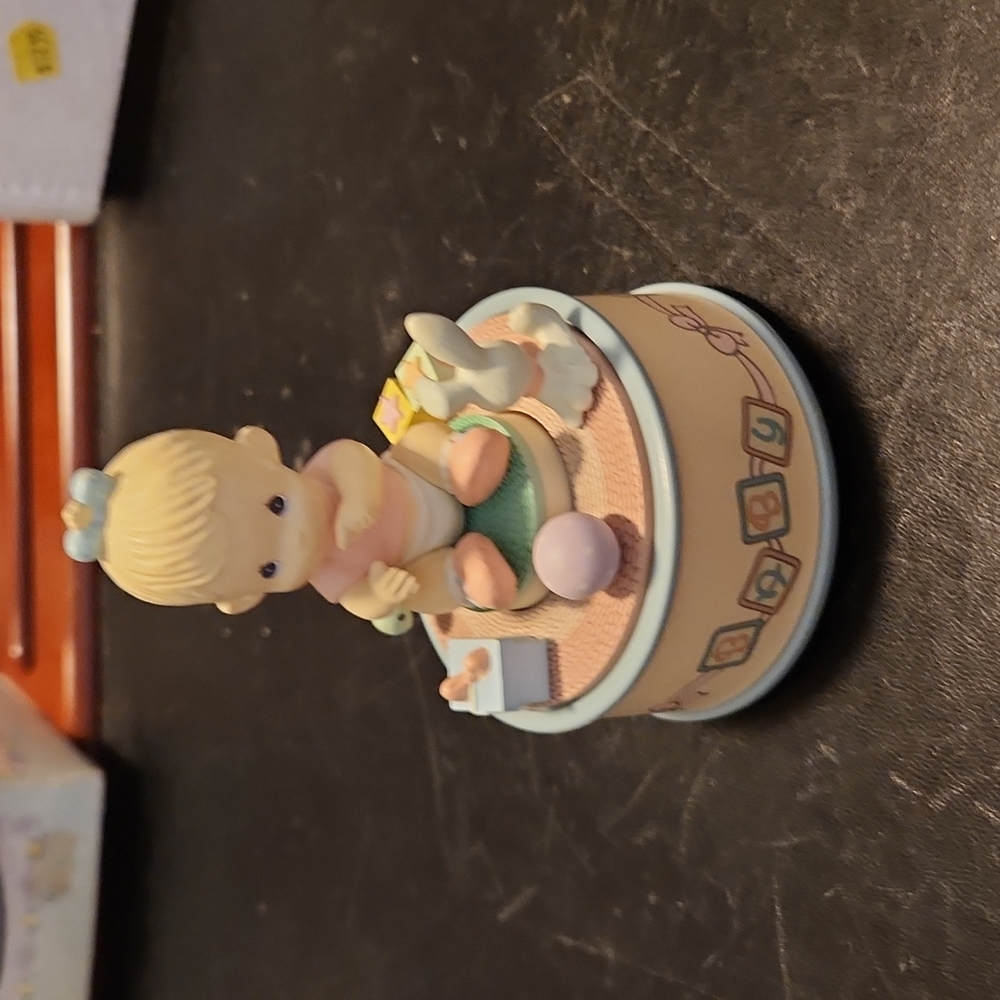 Precious Moments mini action musical